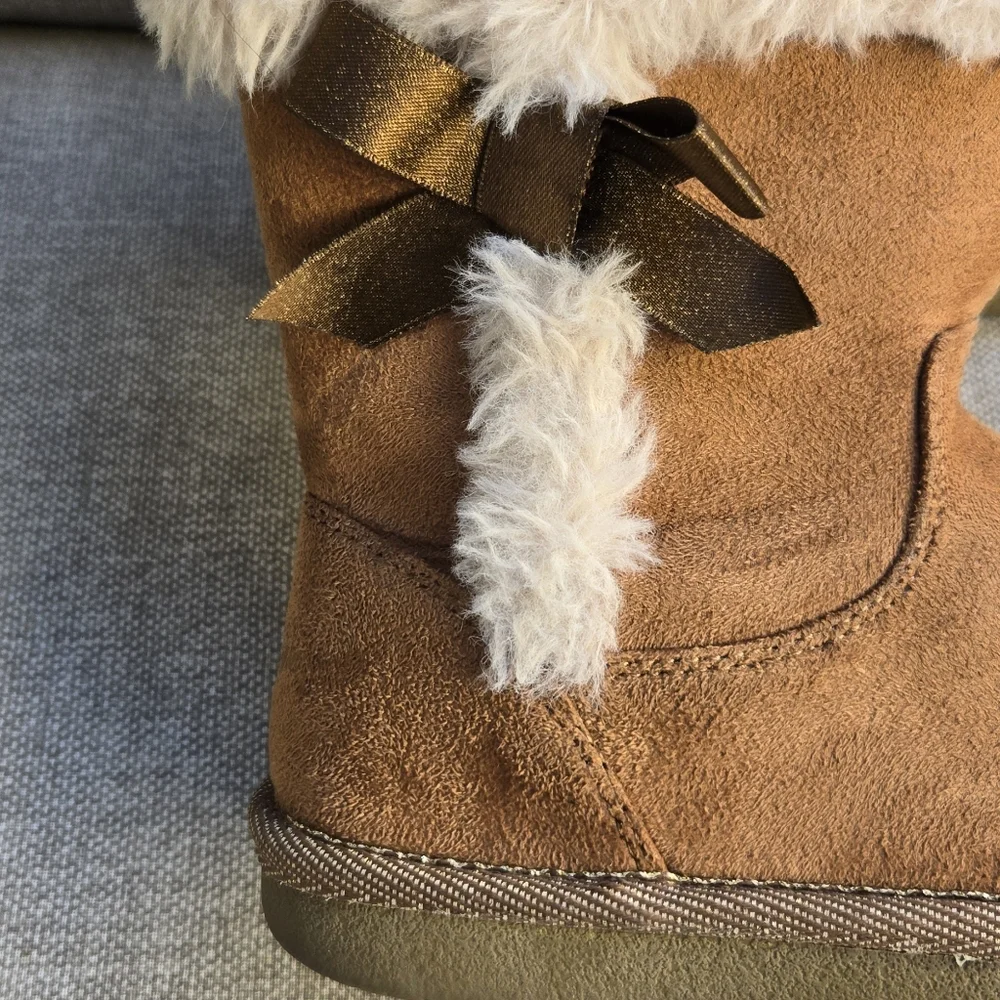 Khombu Bunny Girls' Faux Suede Chestnut Winter Boots with Faux Fur Cuff